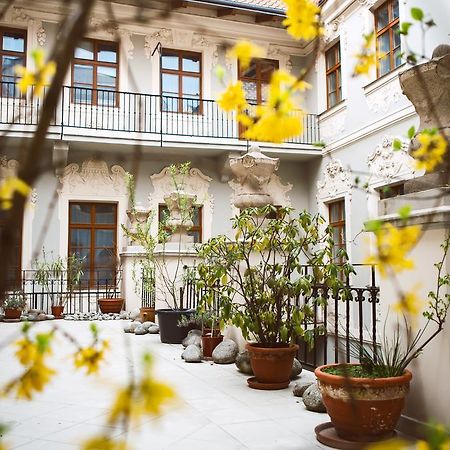 Hotel U Zlateho Jelena Prague Exterior photo