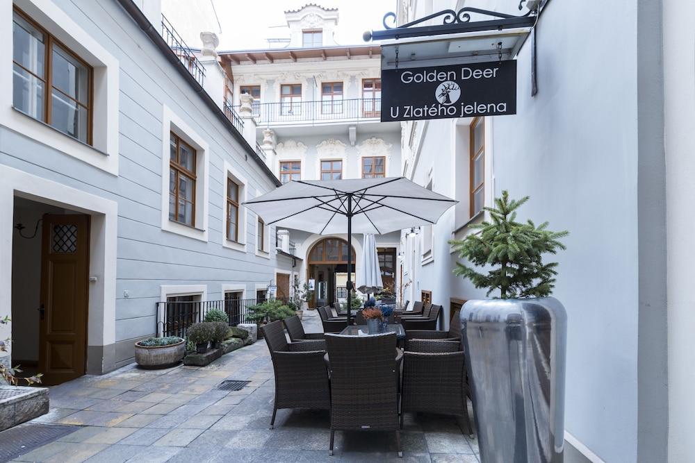 Hotel U Zlateho Jelena Prague Exterior photo