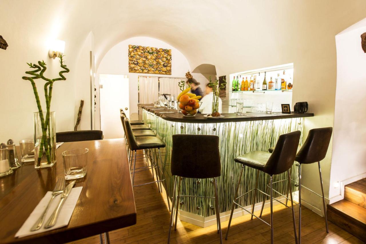 Hotel U Zlateho Jelena Prague Exterior photo