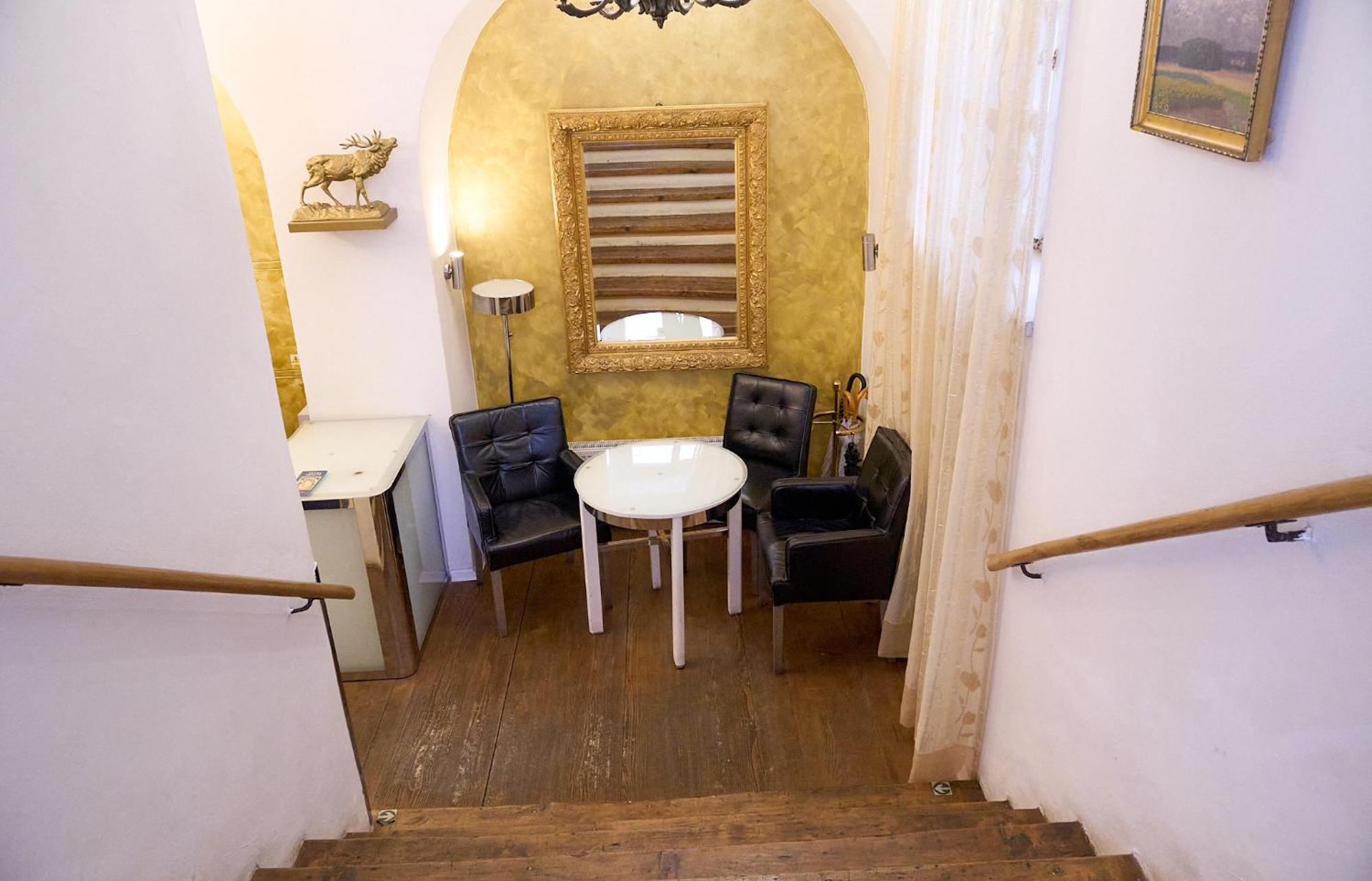 Hotel U Zlateho Jelena Prague Exterior photo