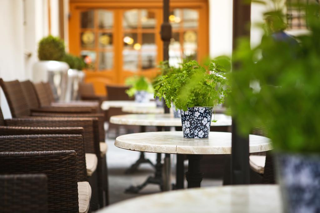 Hotel U Zlateho Jelena Prague Exterior photo